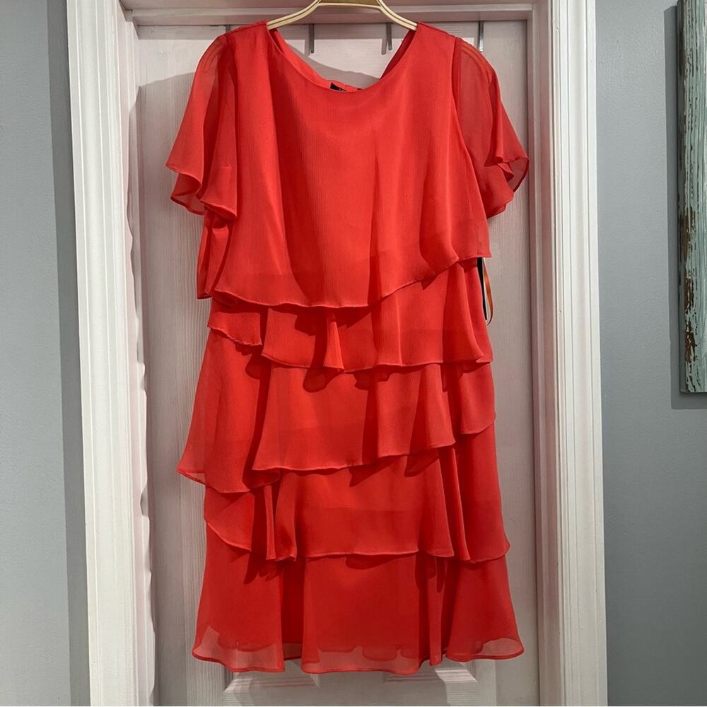 Tahari ASL Women’s Coral Tiered Flutter Sleeve Dress Sz 10P - Picture 2 of 9